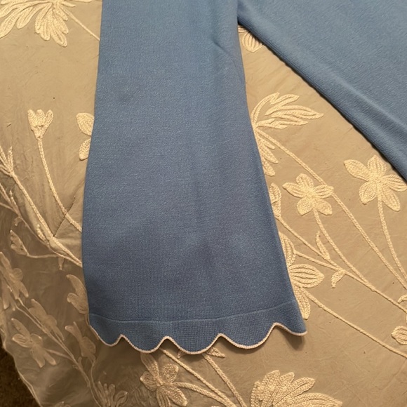 Lite weight sweater - Picture 2 of 4